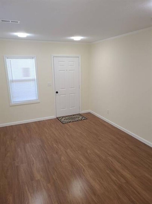 Foto del edificio - 1538 Longfield Ave