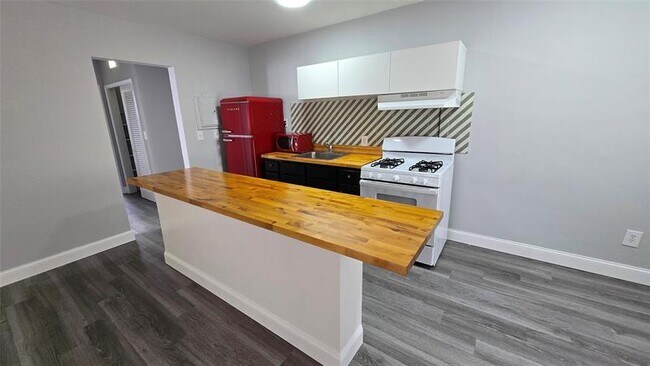 Foto del edificio - 7725 Harding Ave