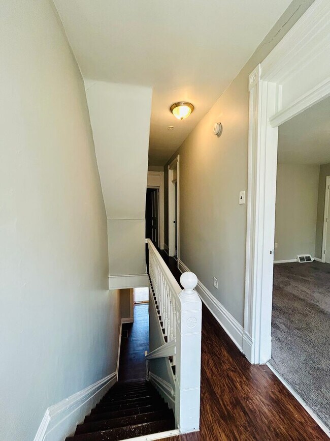 Foto del edificio - 2 Bedroom w/large attic space l Housing Vo...