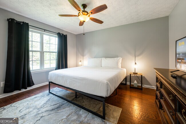 Foto del edificio - 18 Larkspur Ln