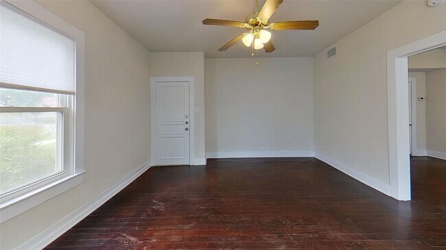 Building Photo - 1607 S Austin Ave