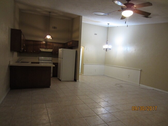 Building Photo - 2325 Tina Dr
