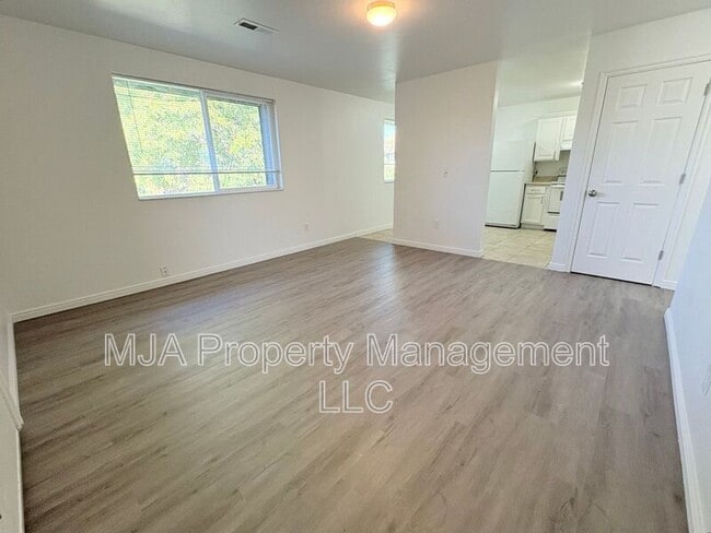 Foto del edificio - 2523 S Lakecrest Dr