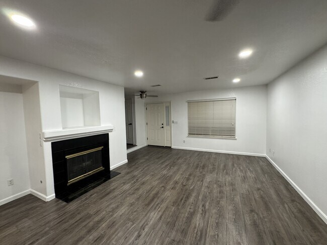 Photo - 1338 S Danube Ct Townhome