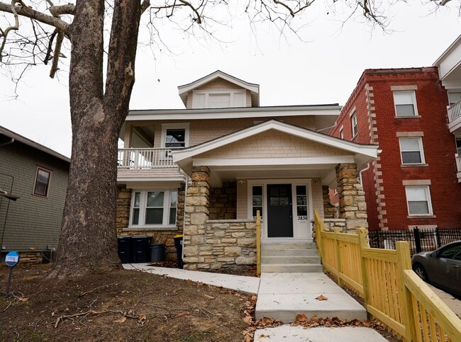 Front - 3838 Wyandotte St