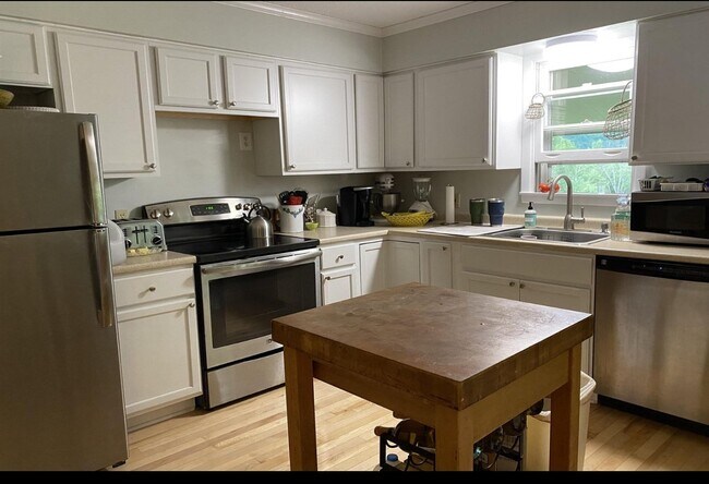 Foto del edificio - 708 Butternut Hill Rd