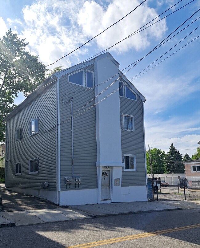 Building Photo - 284 Veazie St