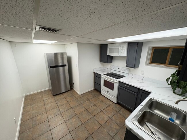 Building Photo - 28 Clearview Dr