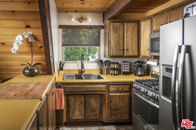 Building Photo - 1281 Aleutian Dr