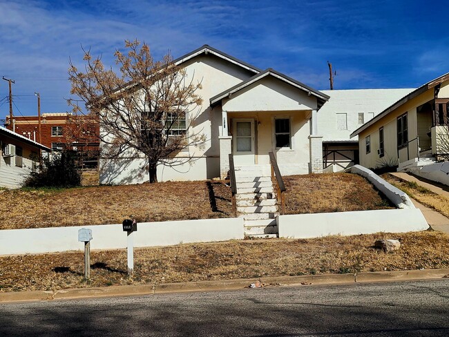 Building Photo - 1007 S Main St