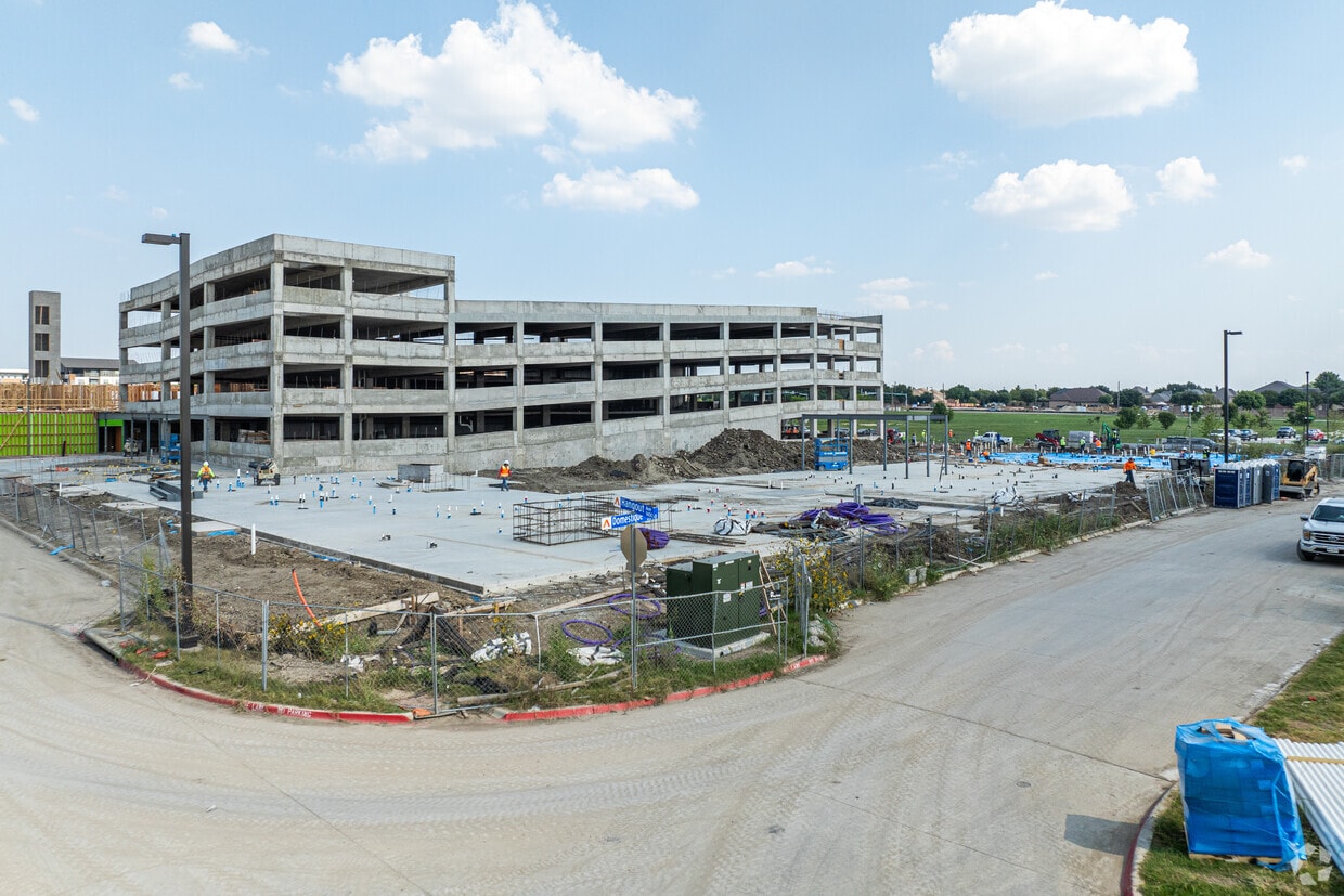Building Photo - Monarch at the Avenue