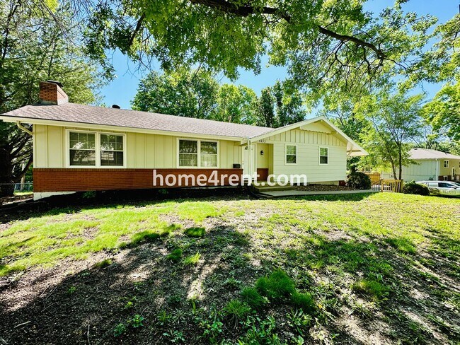 Building Photo - Like New, Ranch Style Home in Raytown - Wood Floors, Finished Basement, Fenced Yard!