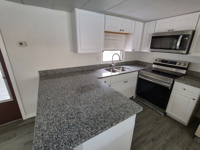 Foto del edificio - 2550 State Rd 580