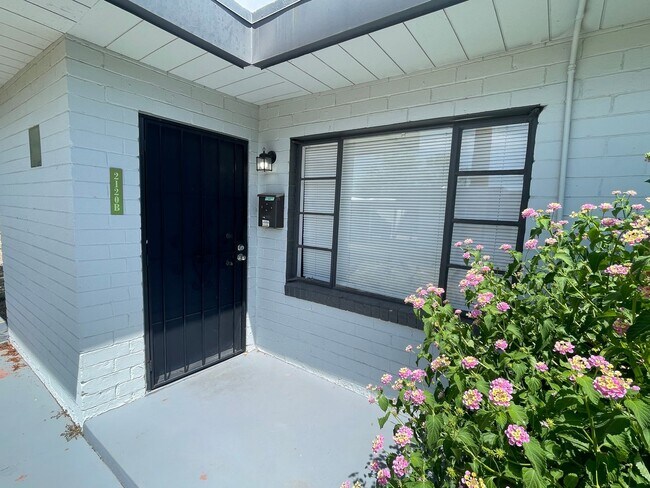Foto del edificio - Fenced Yard In Blenman-Elm Neighborhood