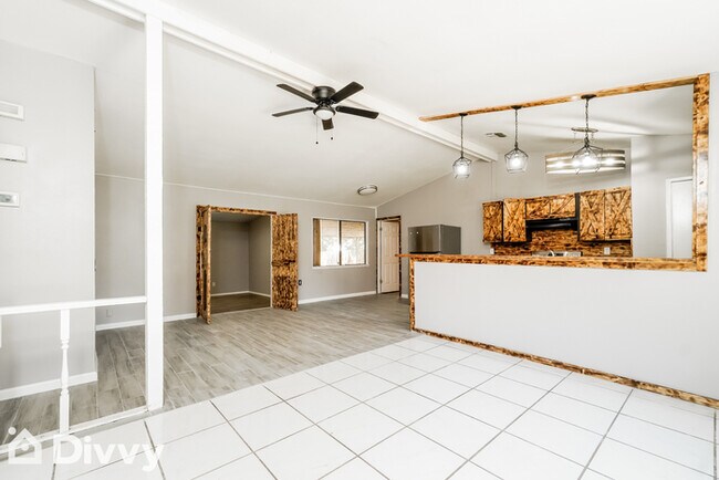 Building Photo - 2623 Lakeledge