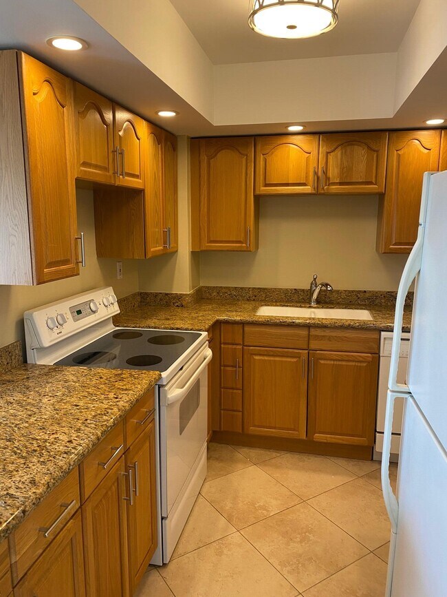 Building Photo - 2600 N Flagler Dr