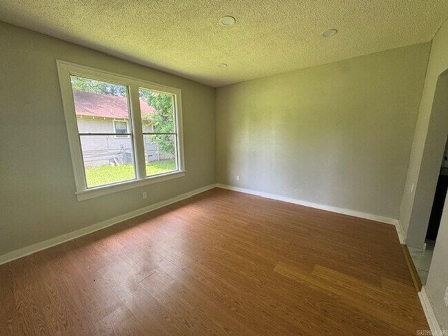 Building Photo - 3321 Anna St