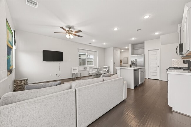 Building Photo - 27926 Western Crk Ct