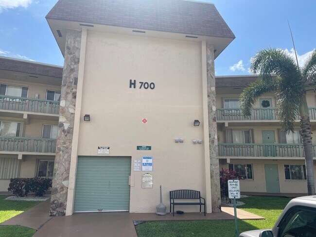 Foto del edificio - 700 Village Green Ct