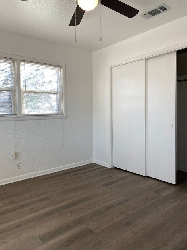 Building Photo - 6 MONTH LEASE! Updated 3/1 home at Afforda...