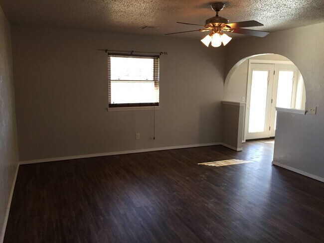 Foto del edificio - 3 bedrooms and 2 bath in Yukon