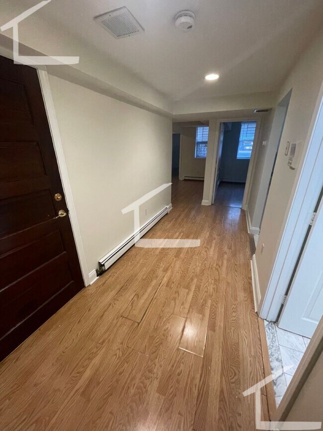 Building Photo - 3 Bedroom