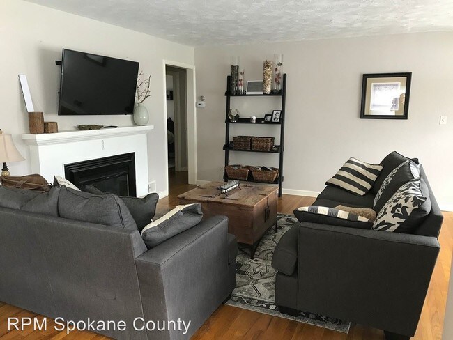 Building Photo - 3 br, 2 bath House - 220 W 31st Ave