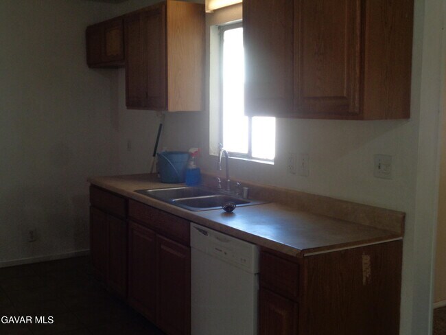 Foto del edificio - 15950 Lawrence Dr