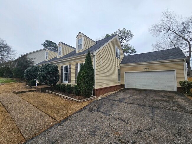 Building Photo - 6979 Stillbrook Dr