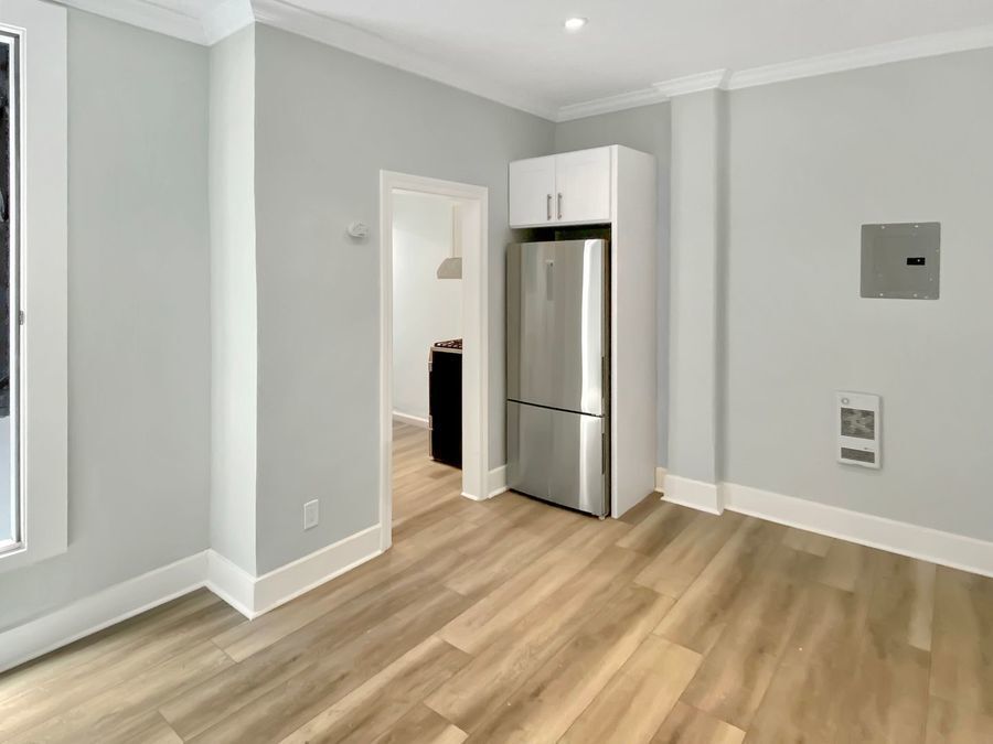 Building Photo - 518 7th St