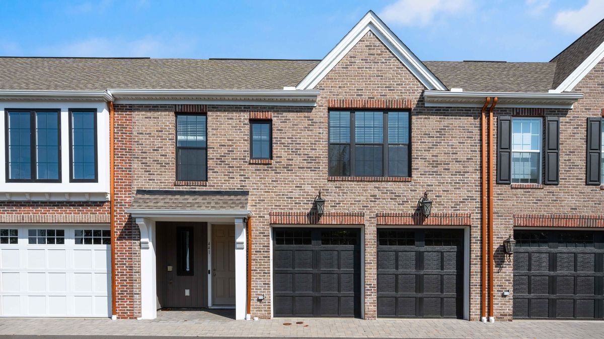 Primary Photo - 441 Roebling Ct