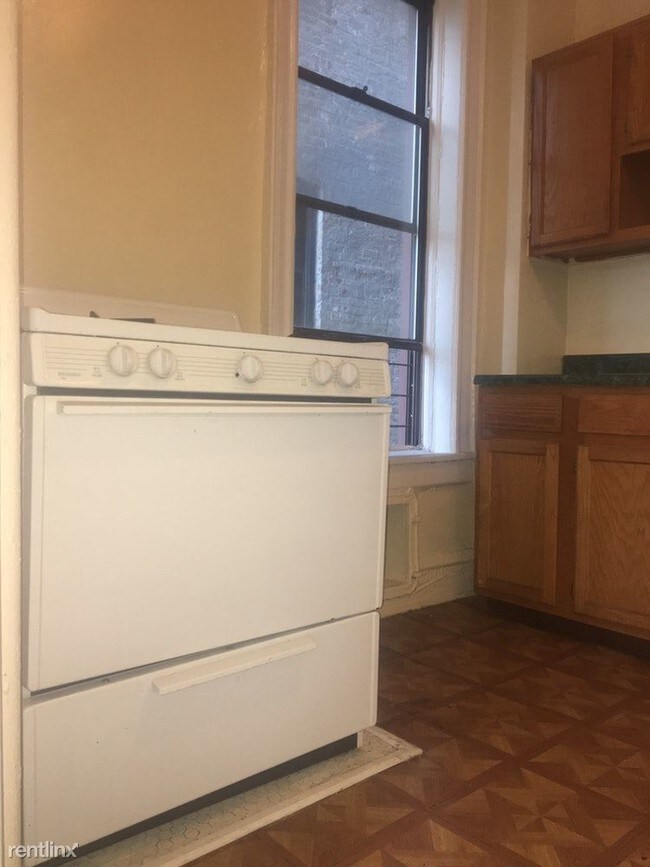 Building Photo - Studio, 1 bath  - 1526 Eastern Pkwy