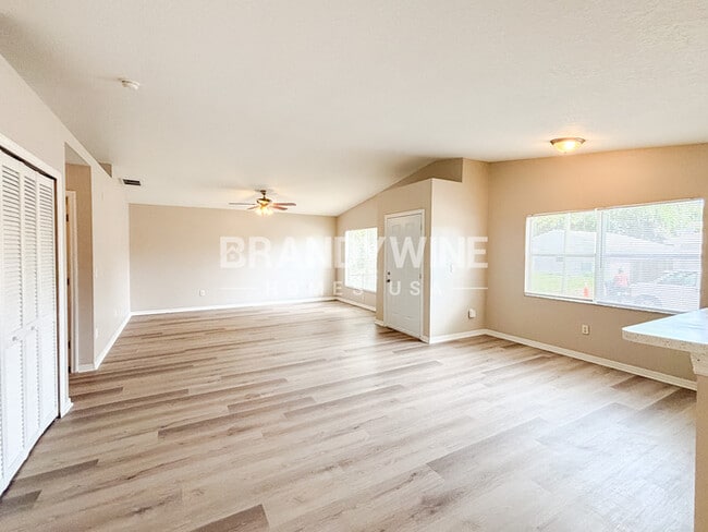 Building Photo - 4021 E Louisiana Ave
