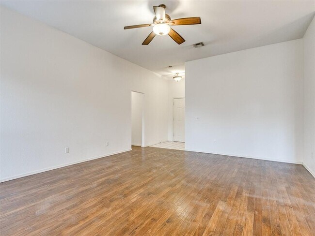 Foto del edificio - 1717 Foxfire Rd
