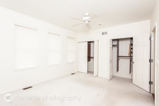 Building Photo - 2 bedroom in CHICAGO IL 60607