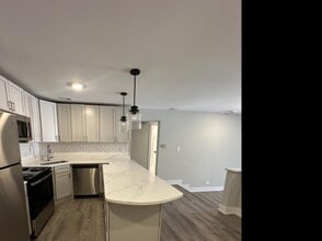 Building Photo - 1220 N La Salle Dr