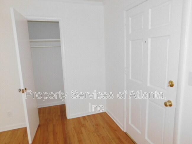 Foto del edificio - 2407 Summerland Dr