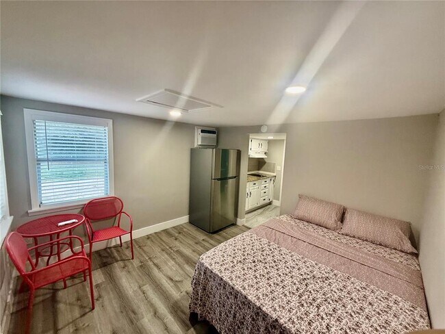 Foto del edificio - 3125 Simpson Rd