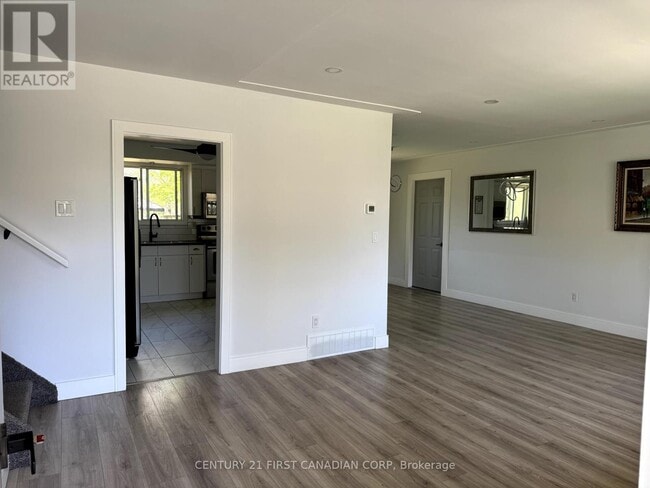 Building Photo - 754 Notre Dame Dr