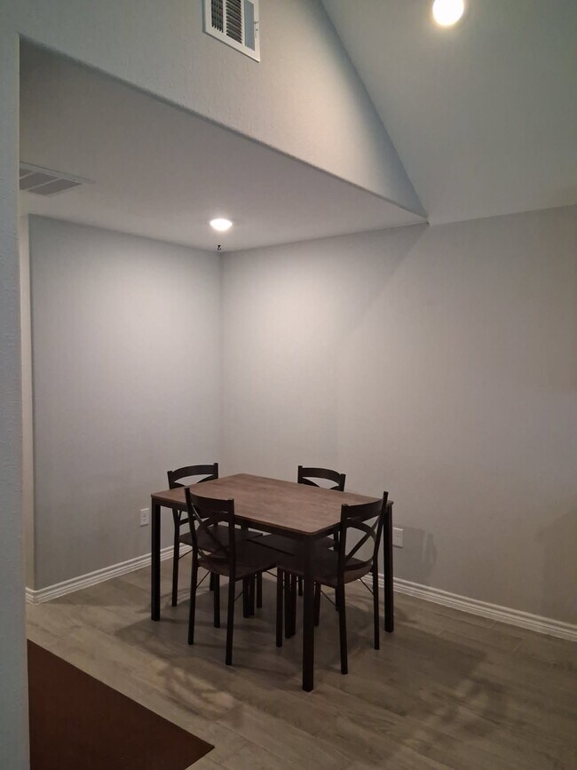 Foto del edificio - 9593 Darkwood St