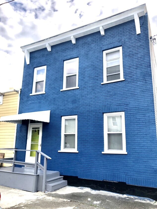 215 State St, Hudson, NY 12534 Apartments Hudson, NY