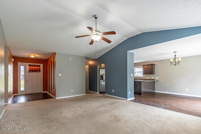 Foto del edificio - 215 Marsh Haven Dr