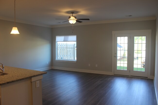 Building Photo - 815 Stonebriar St