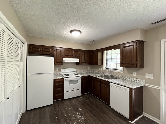 Building Photo - Madison Avenue Townhomes