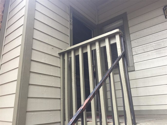 Foto del edificio - 17417 Red Oak Dr