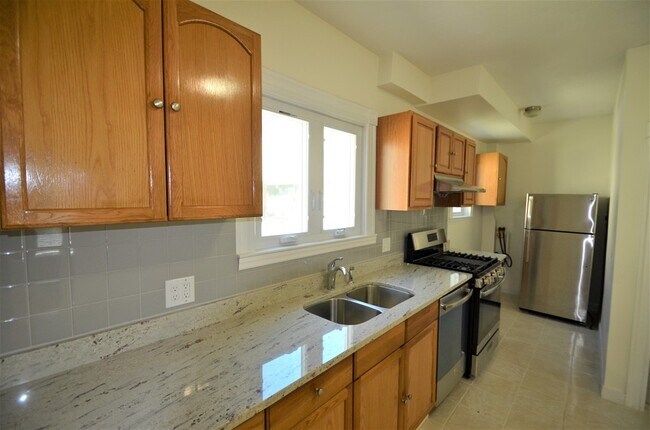 Building Photo - 59 Judson St