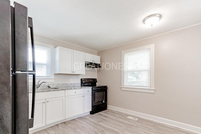 Foto del edificio - 1330 W 25th St