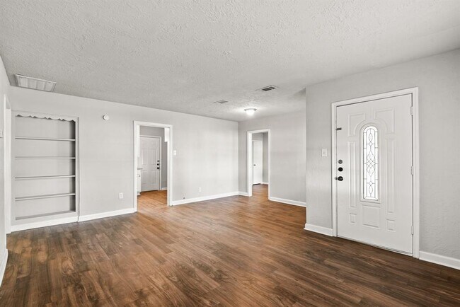 Building Photo - 911 Patsy Dr
