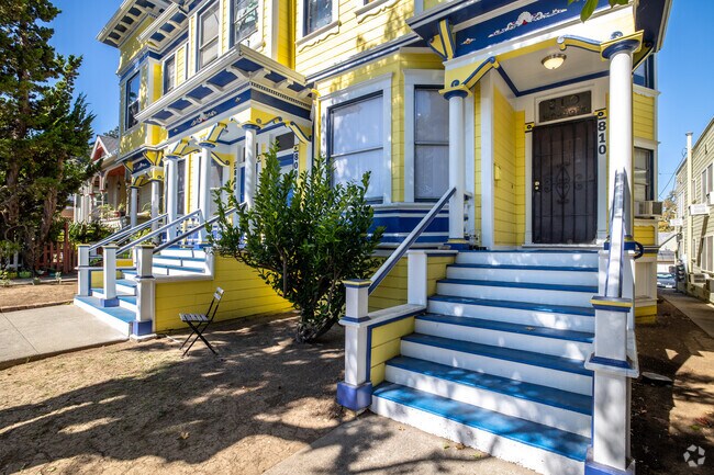 Front entry right staircase - 804 Georgia St