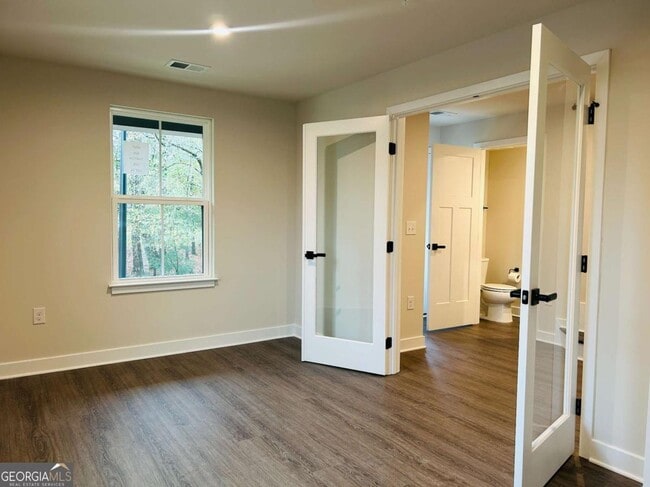 Building Photo - 420 Thatch Ter